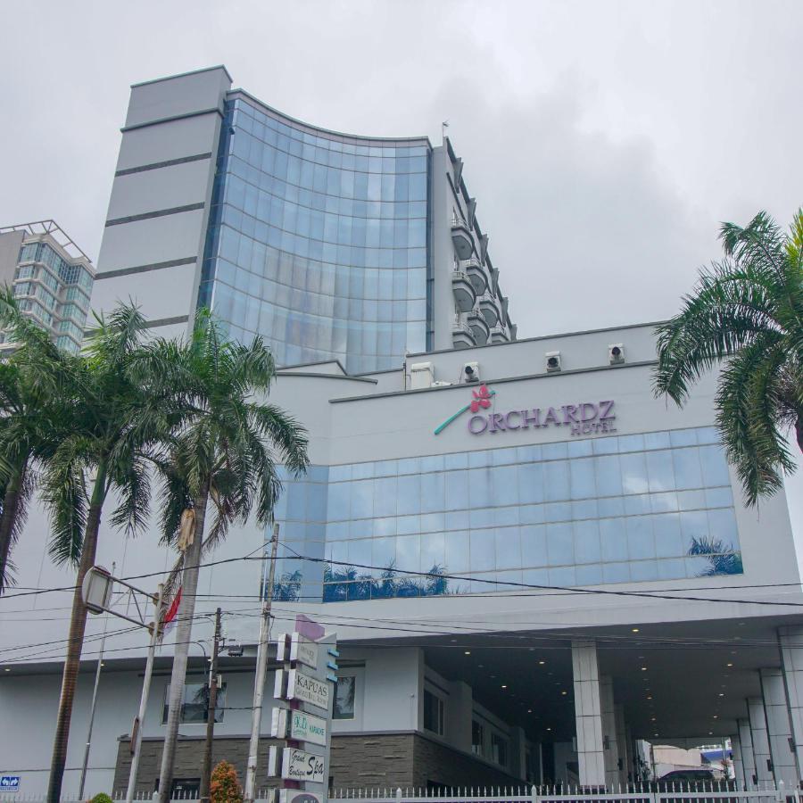 Orchardz Hotel Industri Jakarta Exterior foto