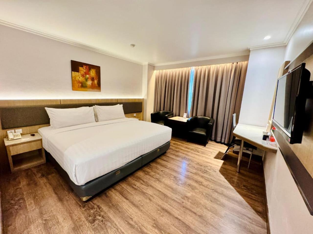 Orchardz Hotel Industri Jakarta Exterior foto