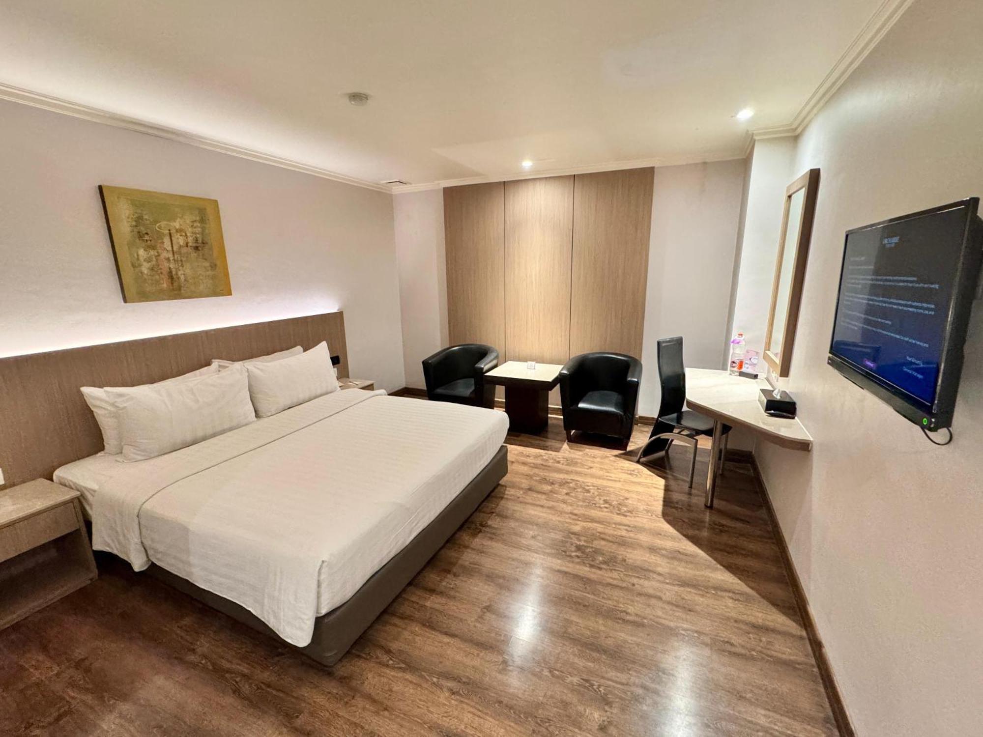 Orchardz Hotel Industri Jakarta Exterior foto