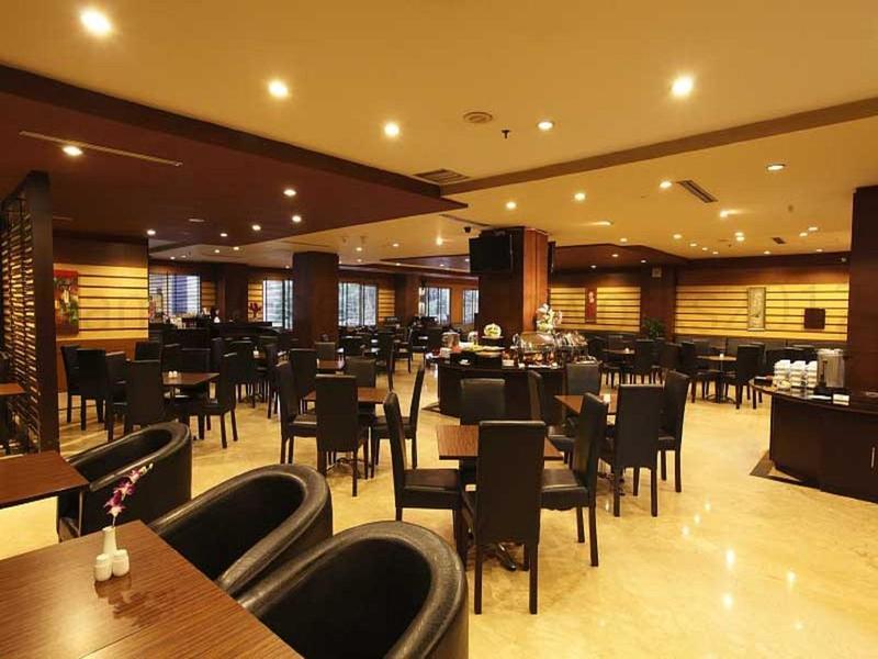 Orchardz Hotel Industri Jakarta Exterior foto