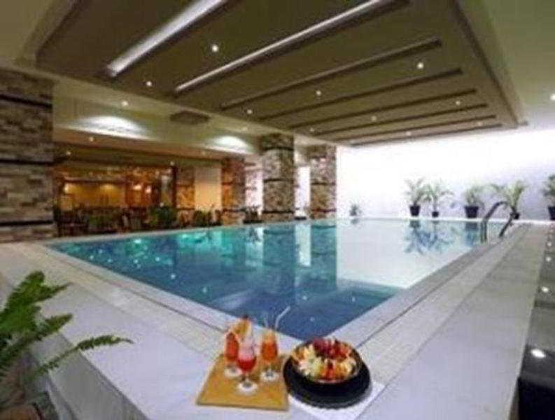 Orchardz Hotel Industri Jakarta Exterior foto
